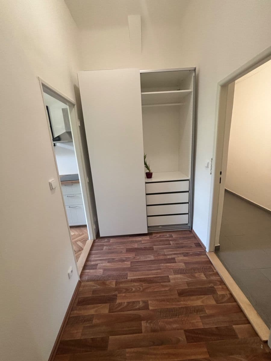 Prenájom bytu 3-izbový 93 m², Husitská, Praha, Praha Prenájom bytu 3-izbový 93 m², Husitská, Praha, Praha
