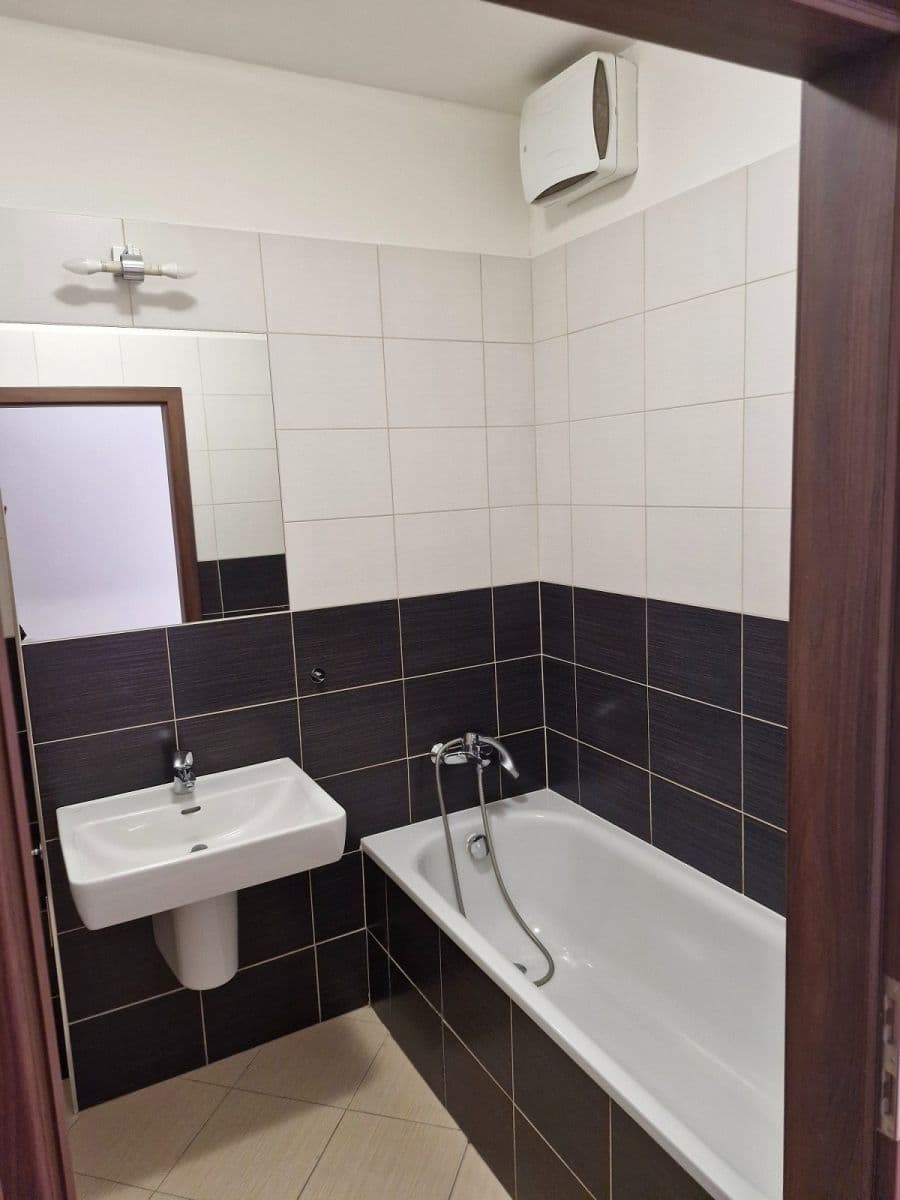 Prenájom bytu 3-izbový 76 m², Nad Přehradou, Praha, Praha Prenájom bytu 3-izbový 76 m², Nad Přehradou, Praha, Praha