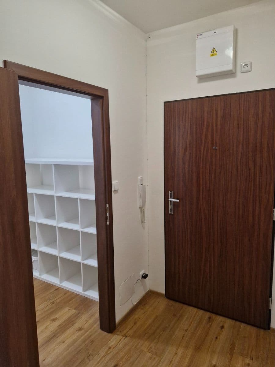 Prenájom bytu 3-izbový 76 m², Nad Přehradou, Praha, Praha Prenájom bytu 3-izbový 76 m², Nad Přehradou, Praha, Praha