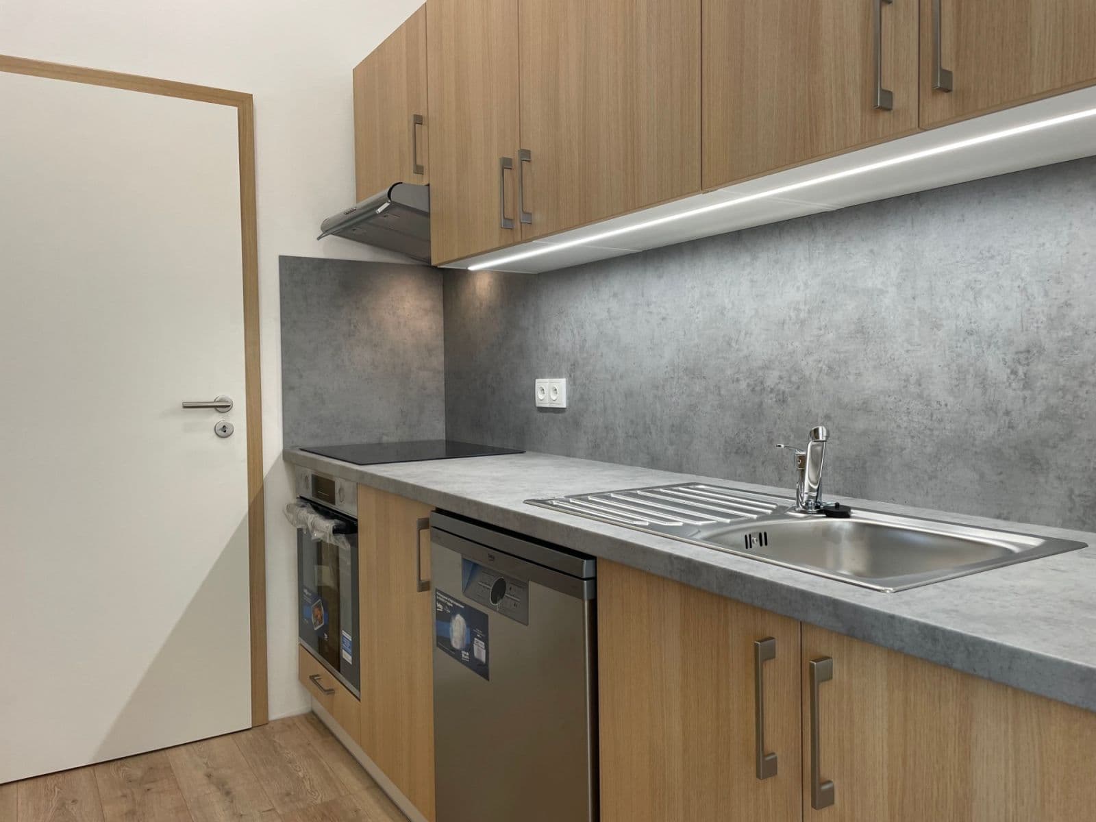 Prenájom bytu 3-izbový 90 m², Nádražní, Chomutov, Ústecký kraj Prenájom bytu 3-izbový 90 m², Nádražní, Chomutov, Ústecký kraj