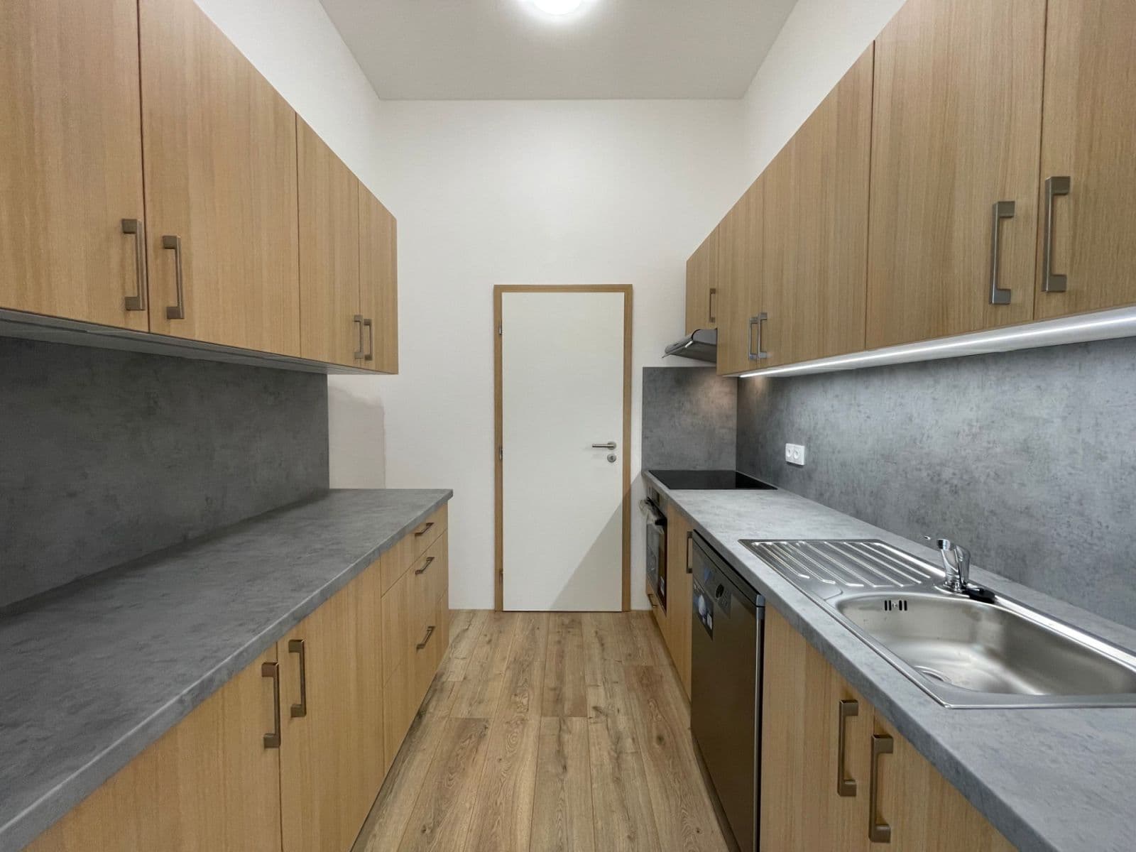 Prenájom bytu 3-izbový 90 m², Nádražní, Chomutov, Ústecký kraj Prenájom bytu 3-izbový 90 m², Nádražní, Chomutov, Ústecký kraj
