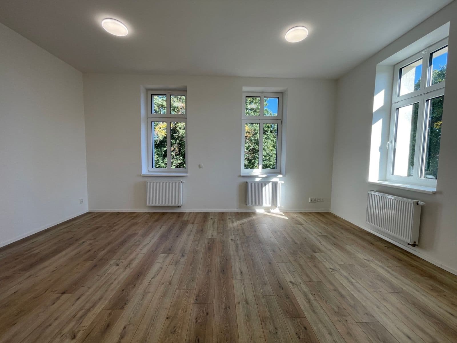 Prenájom bytu 3-izbový 90 m², Nádražní, Chomutov, Ústecký kraj Prenájom bytu 3-izbový 90 m², Nádražní, Chomutov, Ústecký kraj