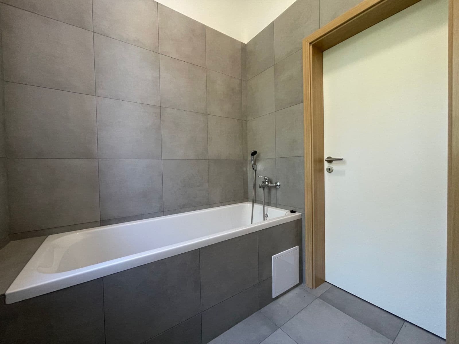 Prenájom bytu 3-izbový 90 m², Nádražní, Chomutov, Ústecký kraj Prenájom bytu 3-izbový 90 m², Nádražní, Chomutov, Ústecký kraj