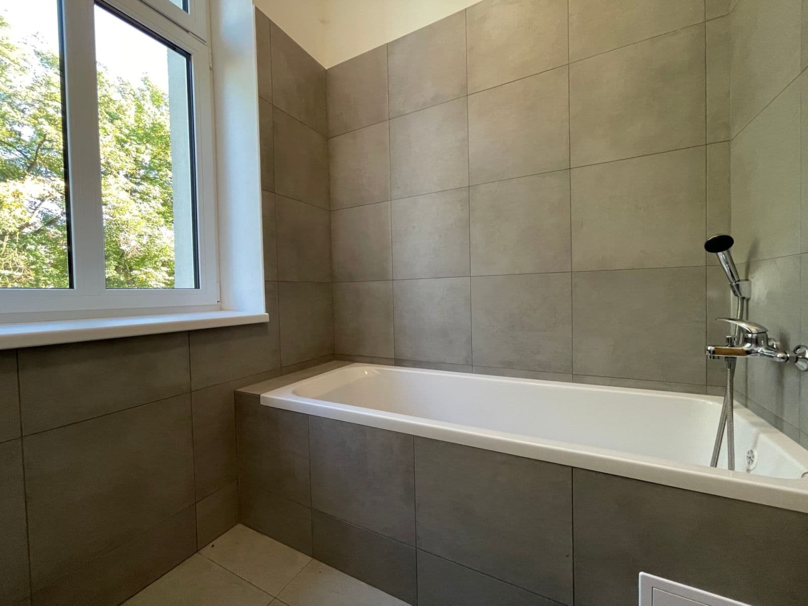Prenájom bytu 3-izbový 90 m², Nádražní, Chomutov, Ústecký kraj Prenájom bytu 3-izbový 90 m², Nádražní, Chomutov, Ústecký kraj