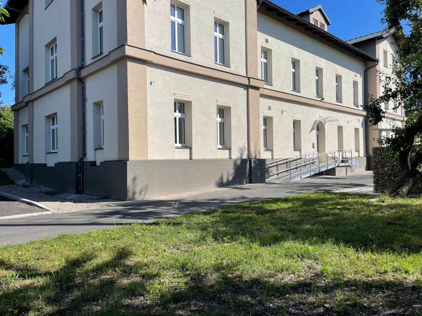 Prenájom bytu 3-izbový 90 m², Nádražní, Chomutov, Ústecký kraj Prenájom bytu 3-izbový 90 m², Nádražní, Chomutov, Ústecký kraj