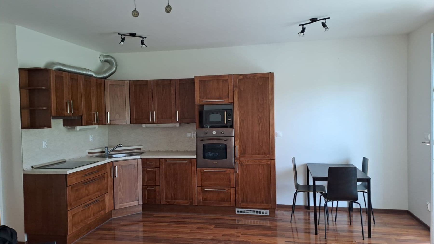 Prenájom bytu 2-izbový 57 m², Blšanecká, Praha, Praha Prenájom bytu 2-izbový 57 m², Blšanecká, Praha, Praha