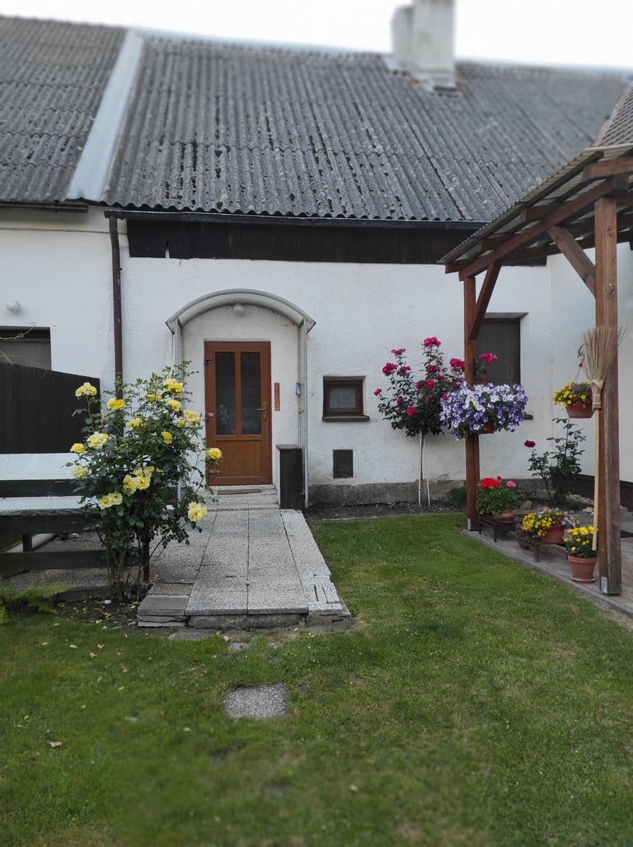 Prenájom domu 97 m², pozemok 300 m², nám. Dr. Tyrše, Čechtice, Středočeský kraj Prenájom domu 97 m², pozemok 300 m², nám. Dr. Tyrše, Čechtice, Středočeský kraj