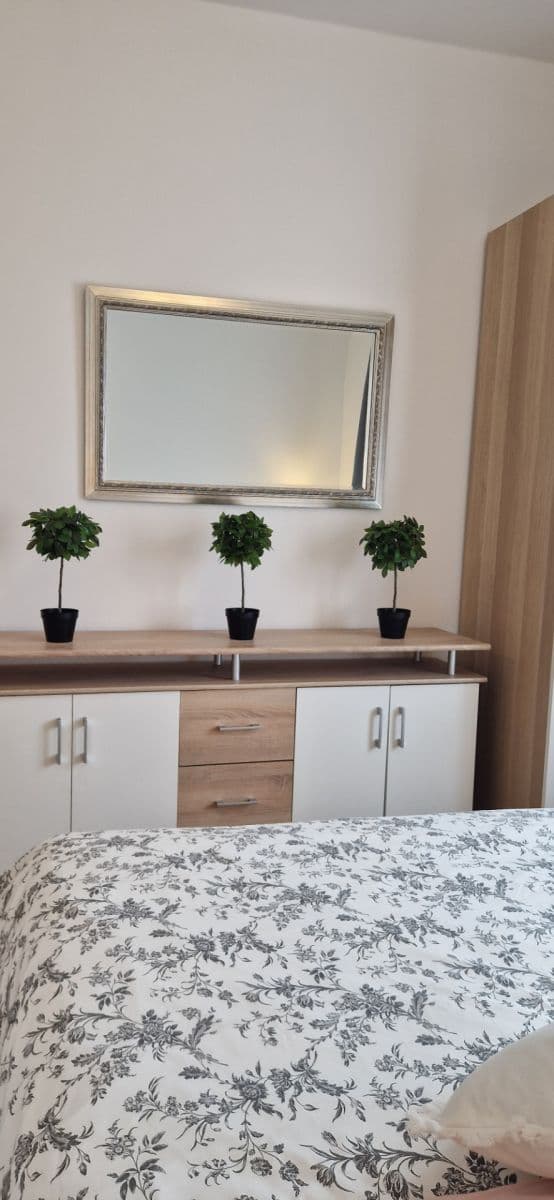 Prenájom bytu 1-izbový 29 m², Husovo náměstí, Hostivice, Středočeský kraj Prenájom bytu 1-izbový 29 m², Husovo náměstí, Hostivice, Středočeský kraj