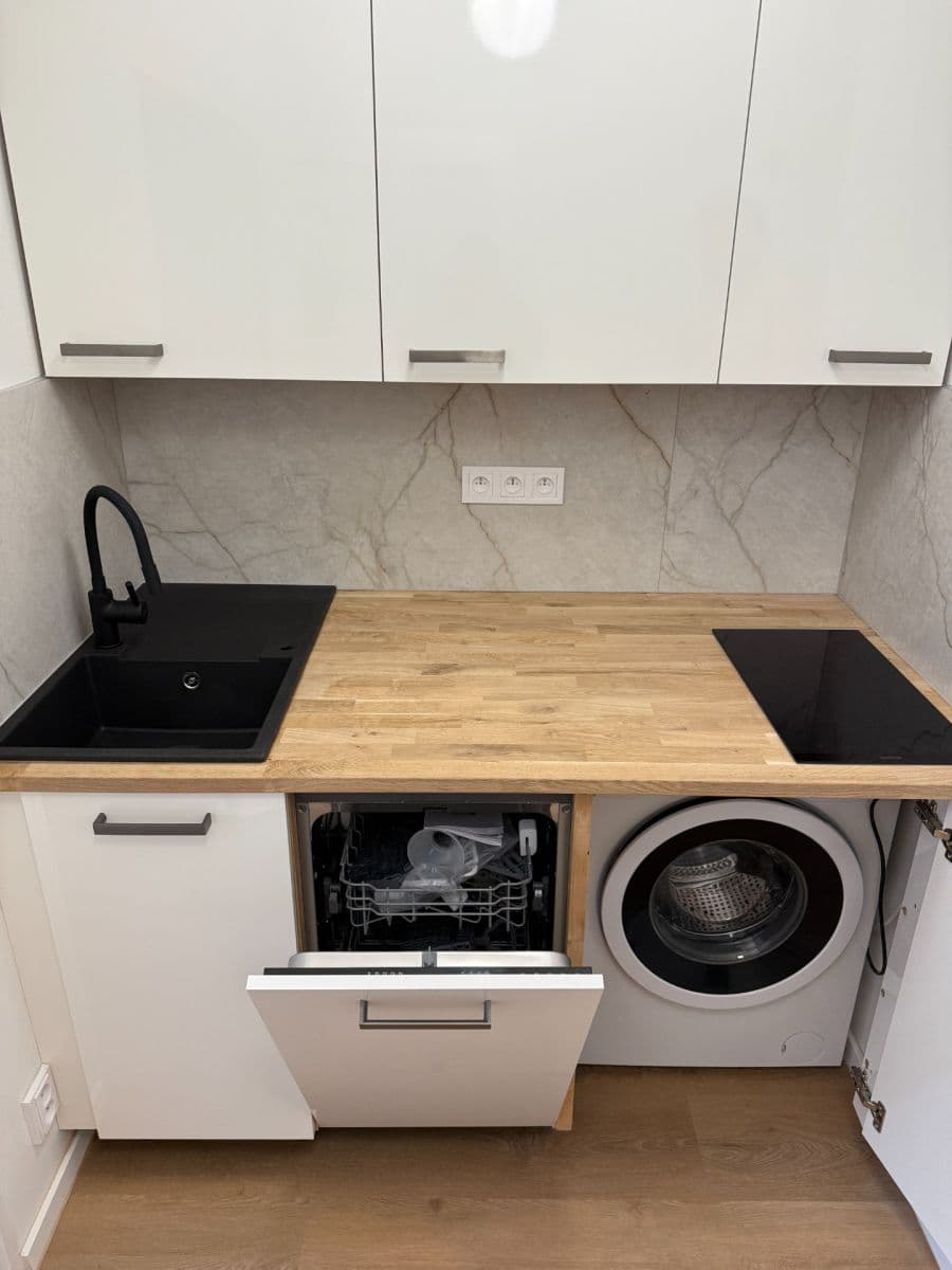Prenájom bytu 1-izbový 30 m², U Kublova, Praha, Praha Prenájom bytu 1-izbový 30 m², U Kublova, Praha, Praha