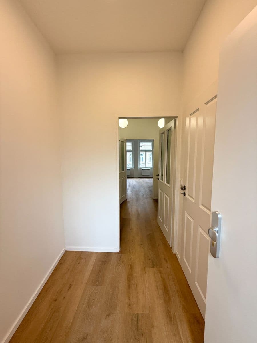 Prenájom bytu 1-izbový 30 m², U Kublova, Praha, Praha Prenájom bytu 1-izbový 30 m², U Kublova, Praha, Praha