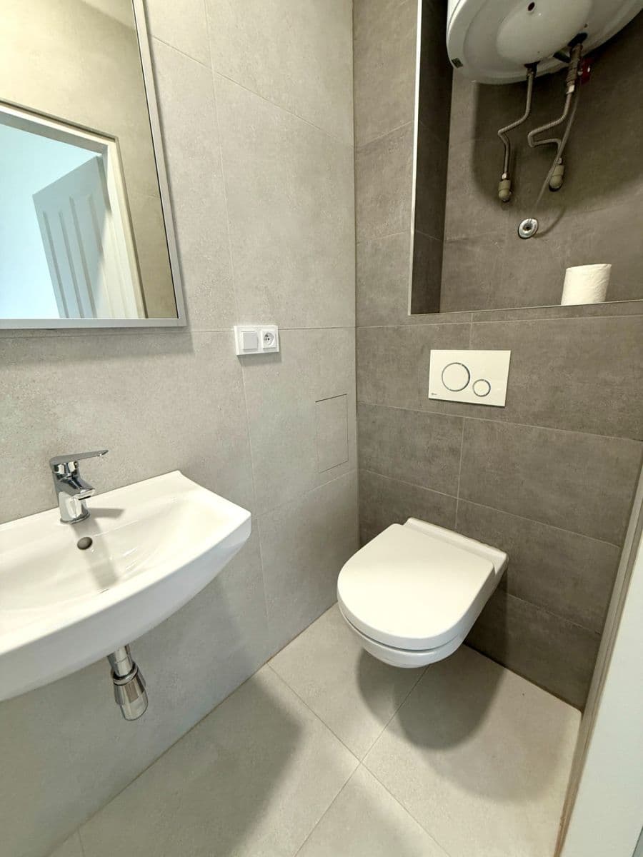 Prenájom bytu 1-izbový 30 m², U Kublova, Praha, Praha Prenájom bytu 1-izbový 30 m², U Kublova, Praha, Praha
