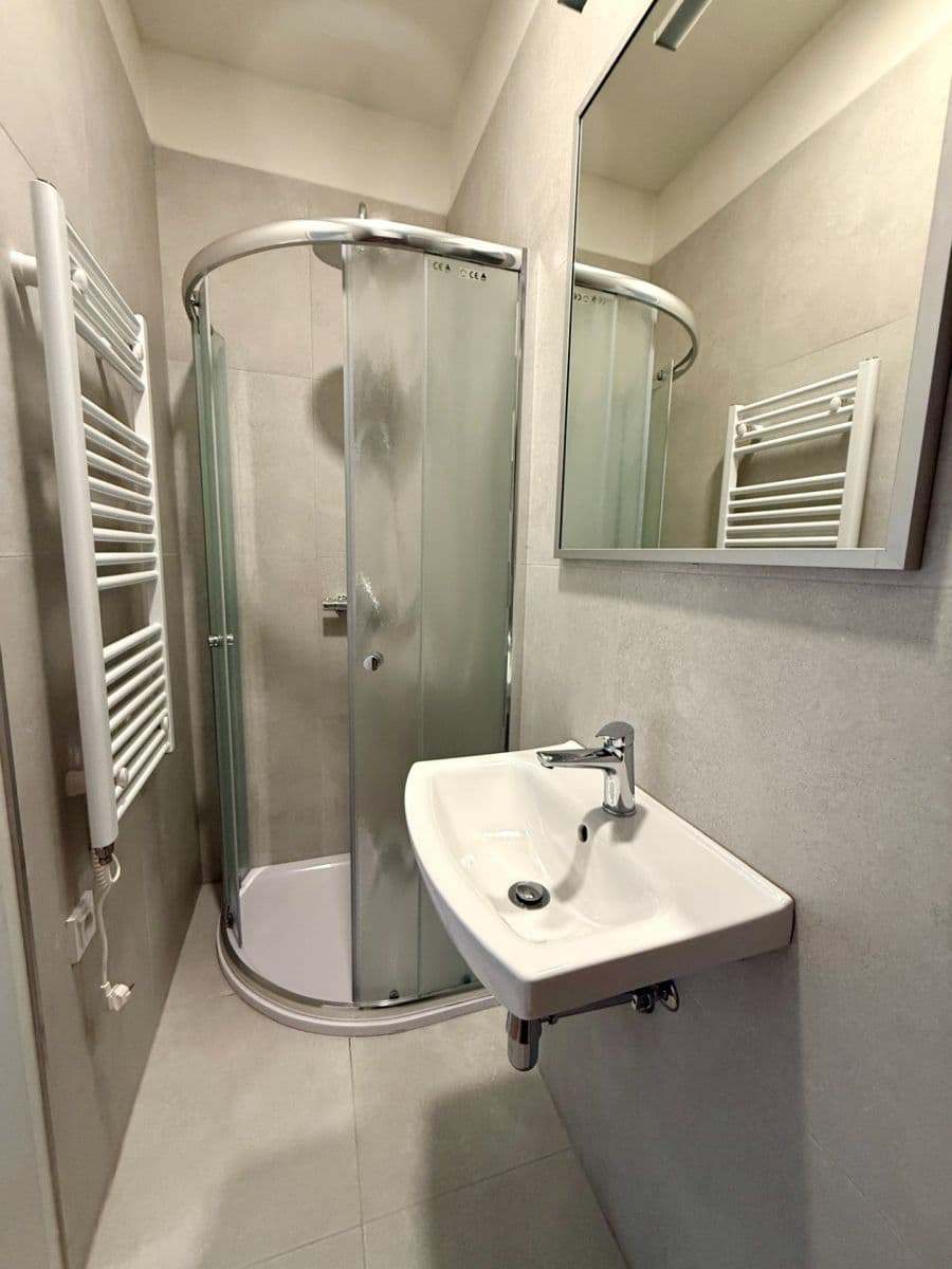 Prenájom bytu 1-izbový 30 m², U Kublova, Praha, Praha Prenájom bytu 1-izbový 30 m², U Kublova, Praha, Praha