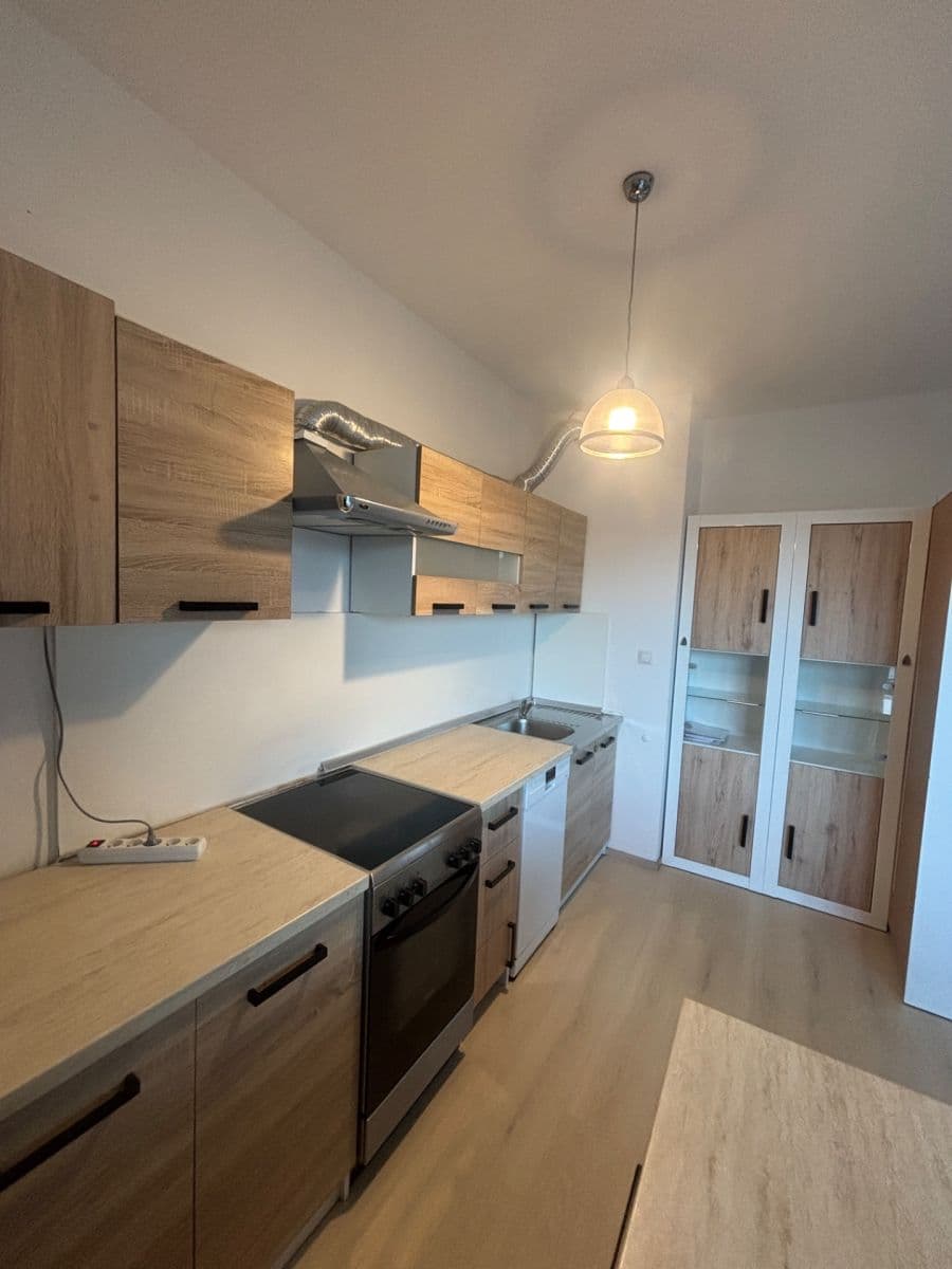 Prenájom bytu 1-izbový 37 m², Hlučkova, Praha, Praha Prenájom bytu 1-izbový 37 m², Hlučkova, Praha, Praha