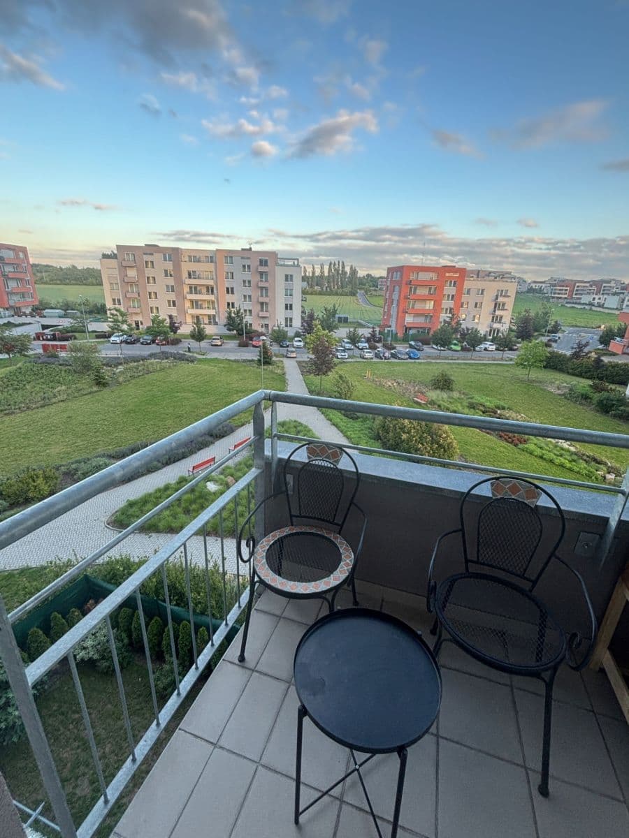 Prenájom bytu 1-izbový 37 m², Hlučkova, Praha, Praha Prenájom bytu 1-izbový 37 m², Hlučkova, Praha, Praha