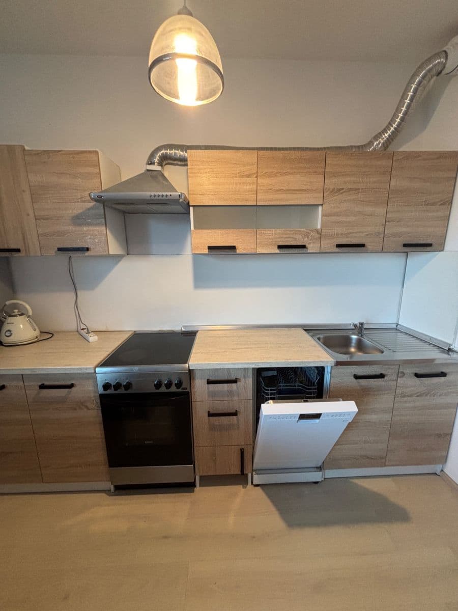 Prenájom bytu 1-izbový 37 m², Hlučkova, Praha, Praha Prenájom bytu 1-izbový 37 m², Hlučkova, Praha, Praha