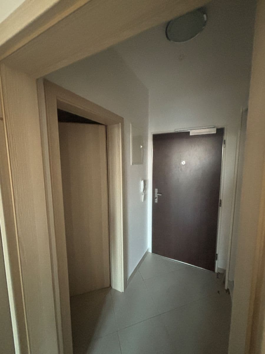 Prenájom bytu 1-izbový 37 m², Hlučkova, Praha, Praha Prenájom bytu 1-izbový 37 m², Hlučkova, Praha, Praha