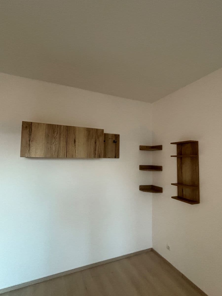 Prenájom bytu 1-izbový 37 m², Hlučkova, Praha, Praha Prenájom bytu 1-izbový 37 m², Hlučkova, Praha, Praha