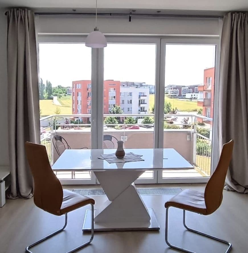 Prenájom bytu 1-izbový 37 m², Hlučkova, Praha, Praha Prenájom bytu 1-izbový 37 m², Hlučkova, Praha, Praha