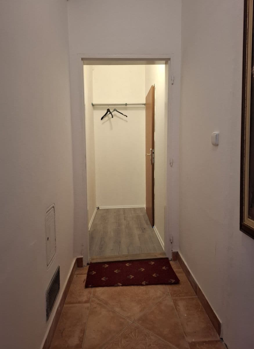 Prenájom bytu 1-izbový 35 m², Mnichovice, Středočeský kraj Prenájom bytu 1-izbový 35 m², Mnichovice, Středočeský kraj