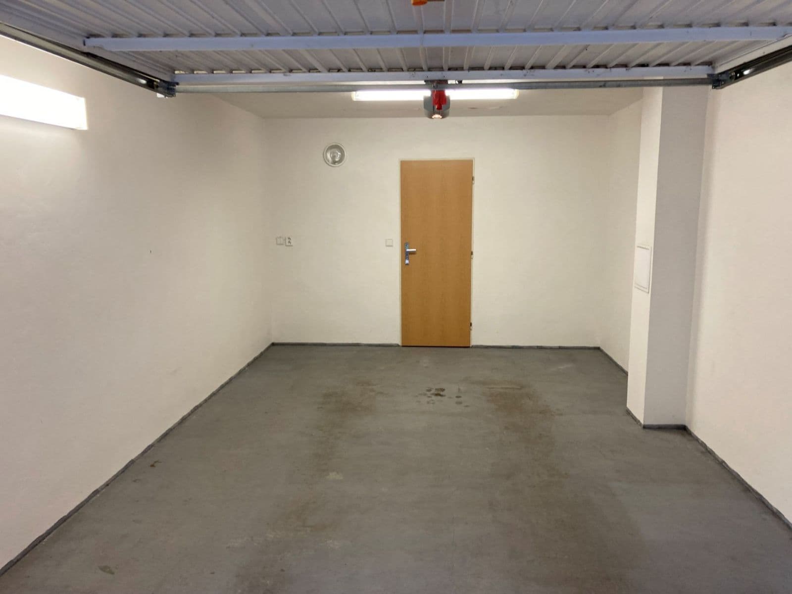 Prenájom garáže 22 m², Čelákovice, Středočeský kraj Prenájom garáže 22 m², Čelákovice, Středočeský kraj