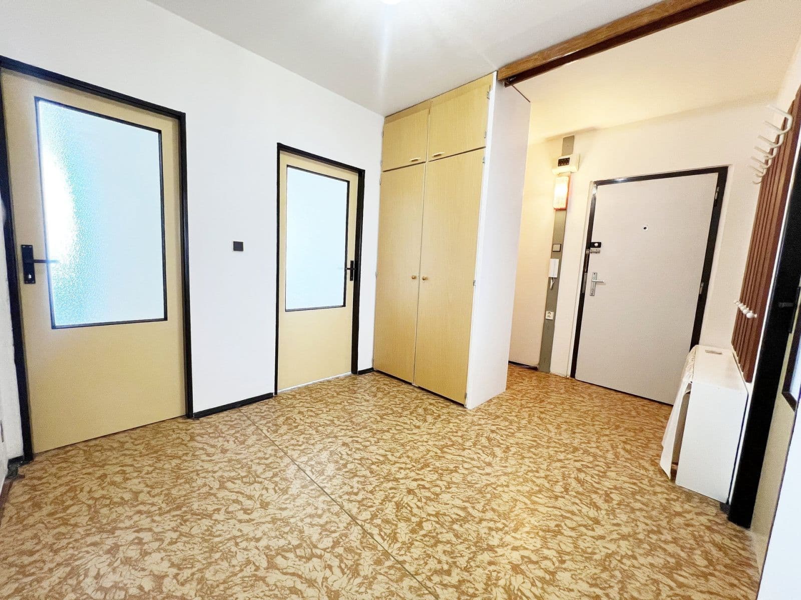 Prenájom bytu 3-izbový 70 m², Nad Stadionem, Králův Dvůr, Středočeský kraj Prenájom bytu 3-izbový 70 m², Nad Stadionem, Králův Dvůr, Středočeský kraj