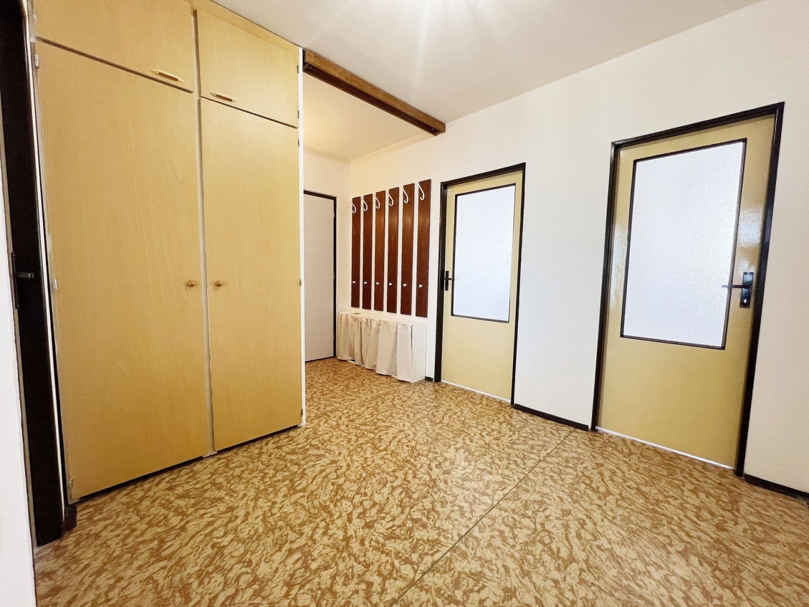 Prenájom bytu 3-izbový 70 m², Nad Stadionem, Králův Dvůr, Středočeský kraj Prenájom bytu 3-izbový 70 m², Nad Stadionem, Králův Dvůr, Středočeský kraj