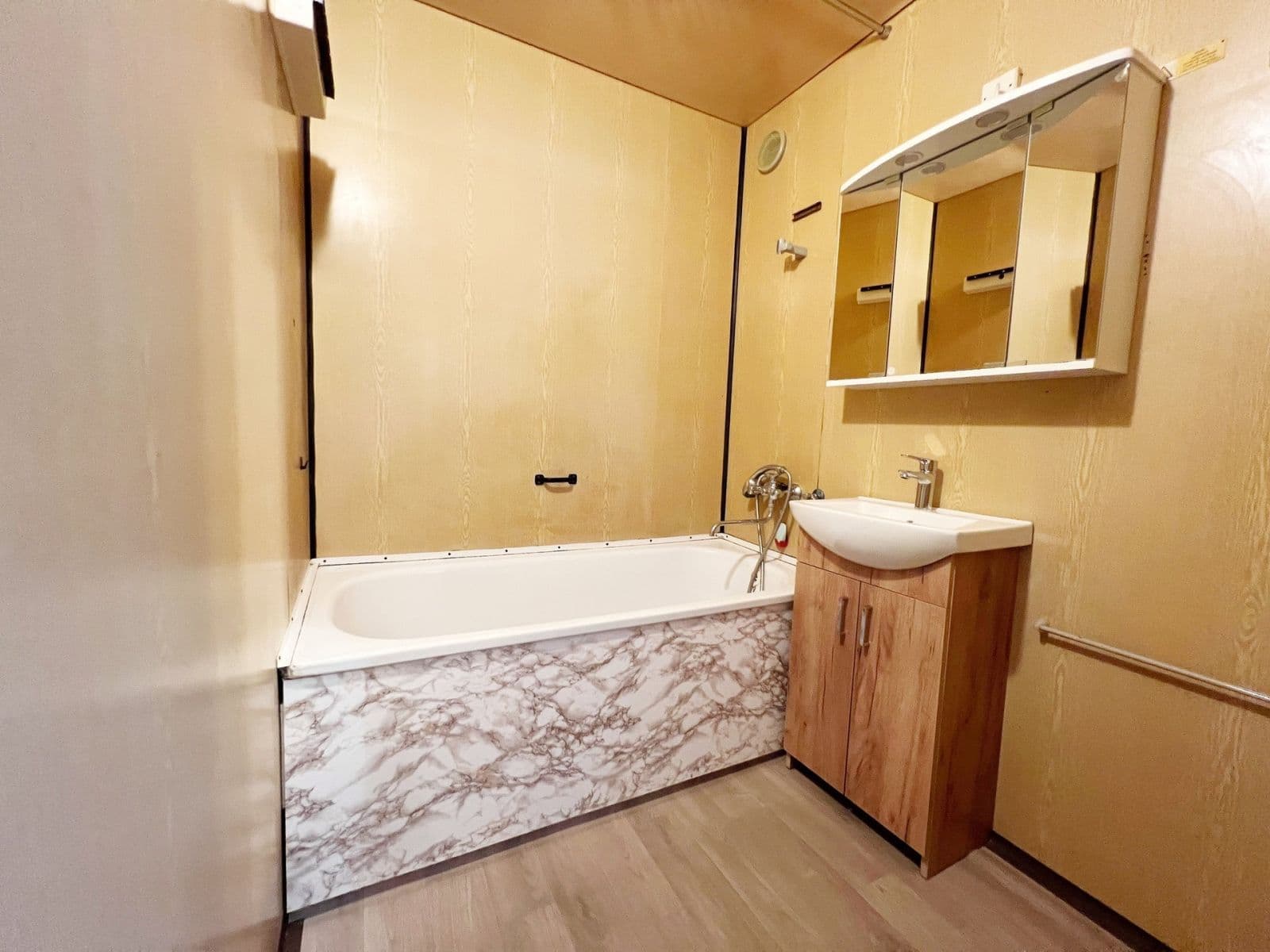 Prenájom bytu 3-izbový 70 m², Nad Stadionem, Králův Dvůr, Středočeský kraj Prenájom bytu 3-izbový 70 m², Nad Stadionem, Králův Dvůr, Středočeský kraj