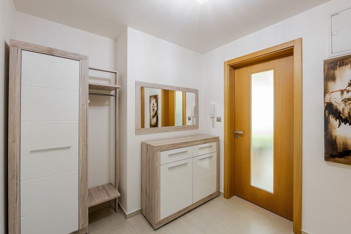 Prenájom bytu 49 m², U Okrouhlíku c, Praha, Praha Prenájom bytu 49 m², U Okrouhlíku c, Praha, Praha
