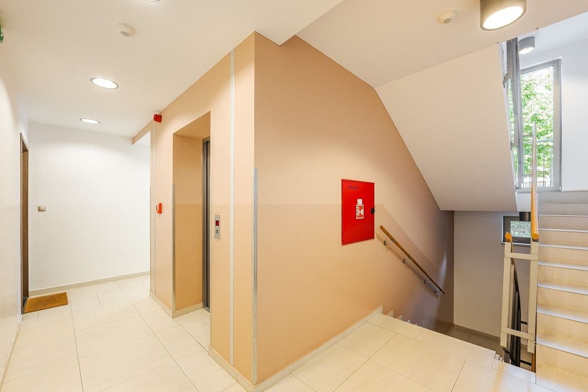 Prenájom bytu 49 m², U Okrouhlíku c, Praha, Praha Prenájom bytu 49 m², U Okrouhlíku c, Praha, Praha