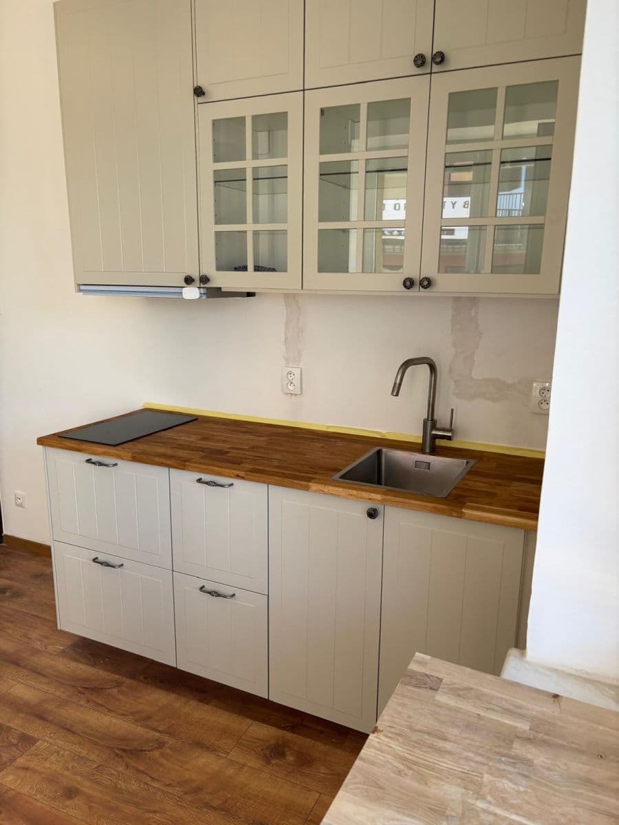 Prenájom bytu 1-izbový 24 m², Suchdolské náměstí, Praha, Praha Prenájom bytu 1-izbový 24 m², Suchdolské náměstí, Praha, Praha