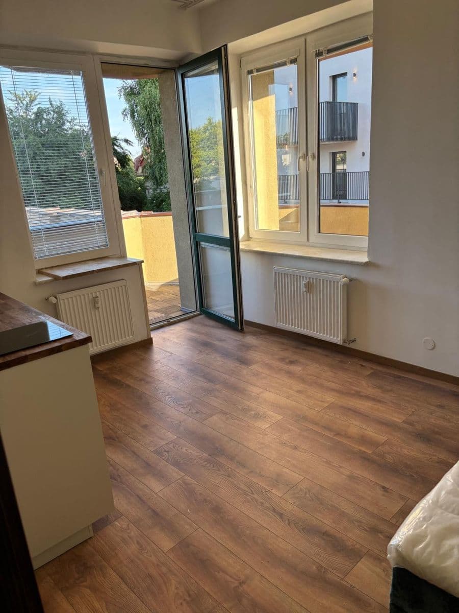 Prenájom bytu 1-izbový 24 m², Suchdolské náměstí, Praha, Praha Prenájom bytu 1-izbový 24 m², Suchdolské náměstí, Praha, Praha