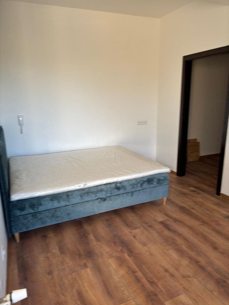 Prenájom bytu 1-izbový 24 m², Suchdolské náměstí, Praha, Praha Prenájom bytu 1-izbový 24 m², Suchdolské náměstí, Praha, Praha