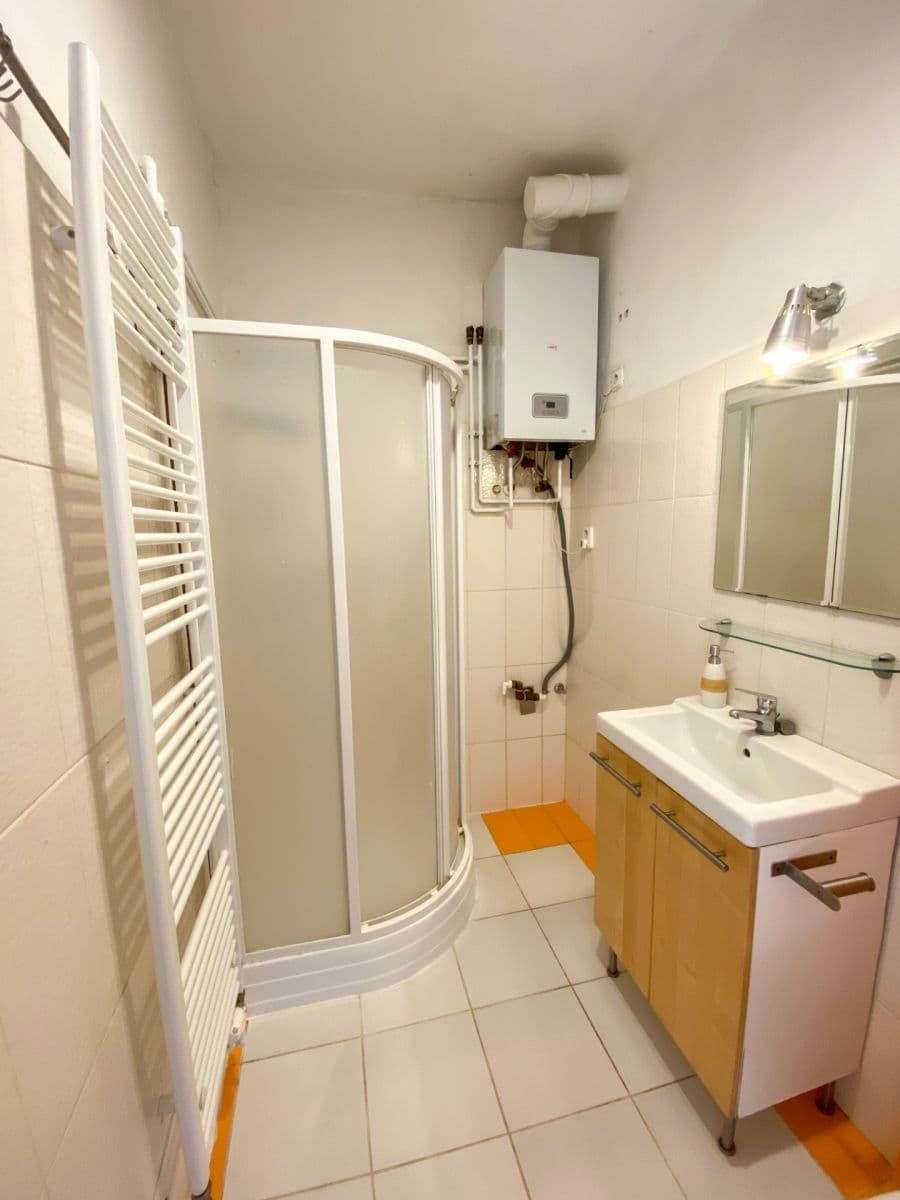Prenájom bytu 1-izbový 30 m², Železničního pluku, Pardubice, Pardubický kraj Prenájom bytu 1-izbový 30 m², Železničního pluku, Pardubice, Pardubický kraj