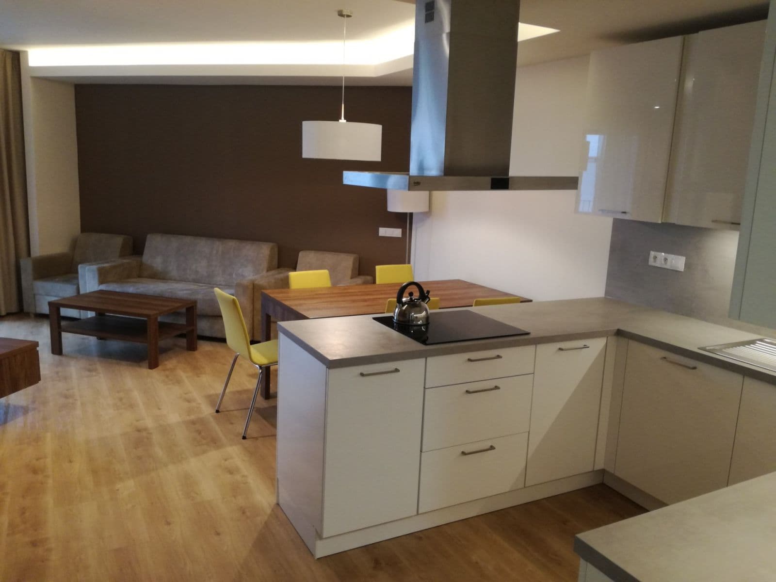 Prenájom bytu 3-izbový 87 m², Mukařovského, Praha, Praha Prenájom bytu 3-izbový 87 m², Mukařovského, Praha, Praha