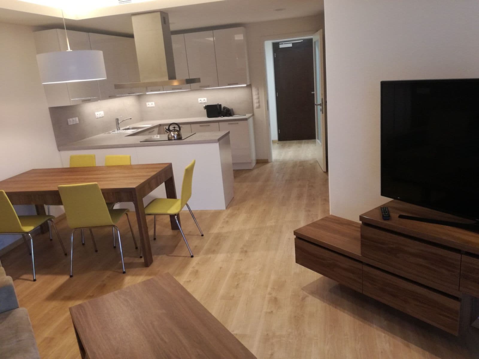 Prenájom bytu 3-izbový 87 m², Mukařovského, Praha, Praha Prenájom bytu 3-izbový 87 m², Mukařovského, Praha, Praha