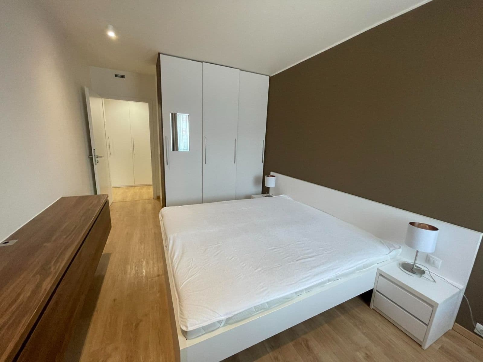 Prenájom bytu 3-izbový 87 m², Mukařovského, Praha, Praha Prenájom bytu 3-izbový 87 m², Mukařovského, Praha, Praha