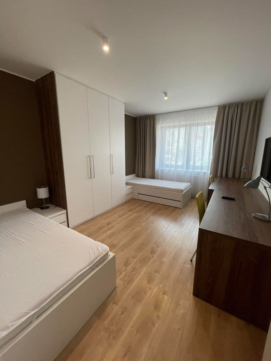 Prenájom bytu 3-izbový 87 m², Mukařovského, Praha, Praha Prenájom bytu 3-izbový 87 m², Mukařovského, Praha, Praha