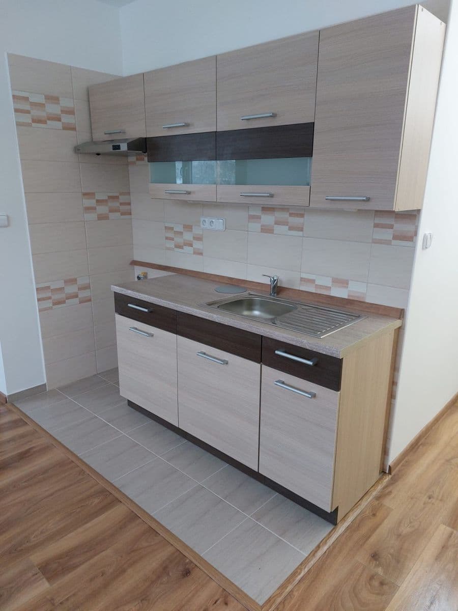 Prenájom bytu 1-izbový 35 m², Na Vyhaslém, Kladno, Středočeský kraj Prenájom bytu 1-izbový 35 m², Na Vyhaslém, Kladno, Středočeský kraj