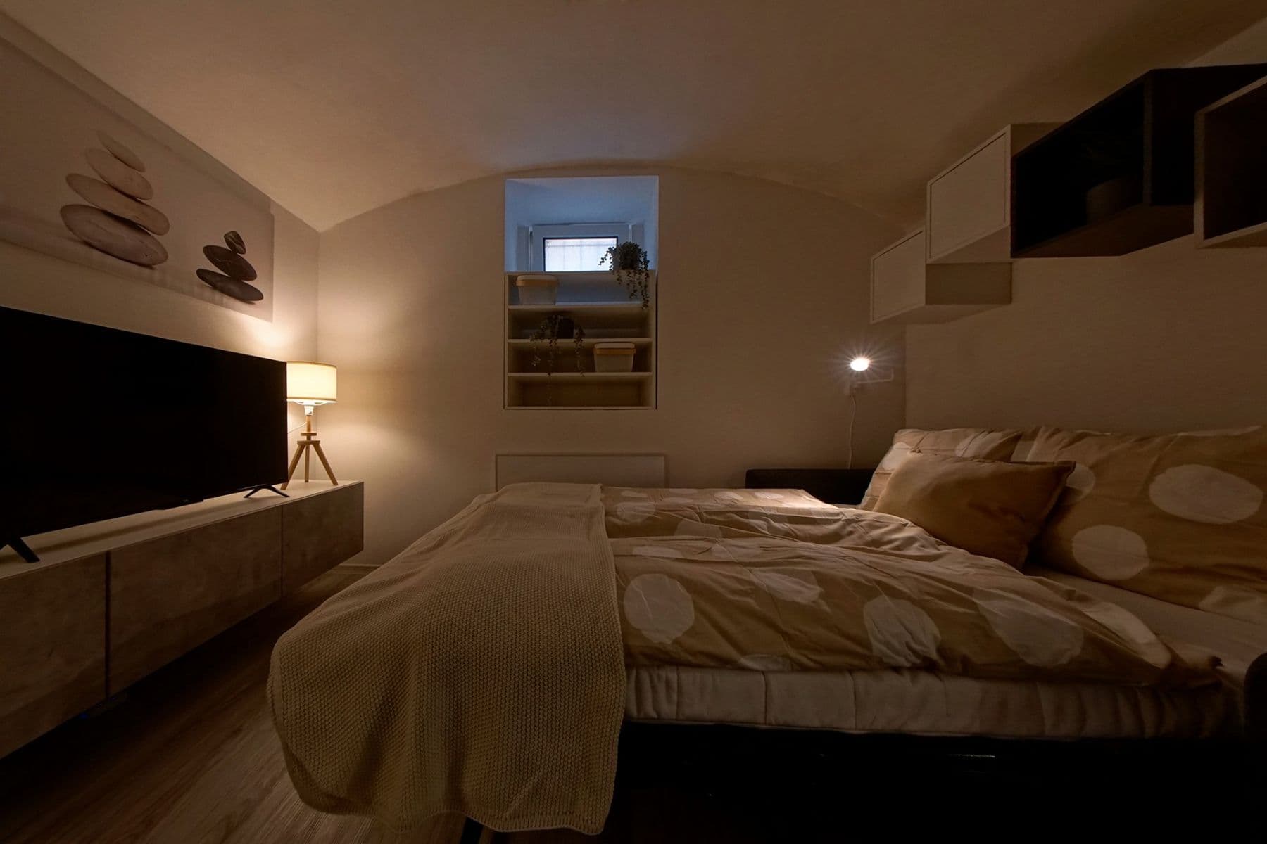 Prenájom bytu 2-izbový 21 m², Holandská, Praha, Praha Prenájom bytu 2-izbový 21 m², Holandská, Praha, Praha