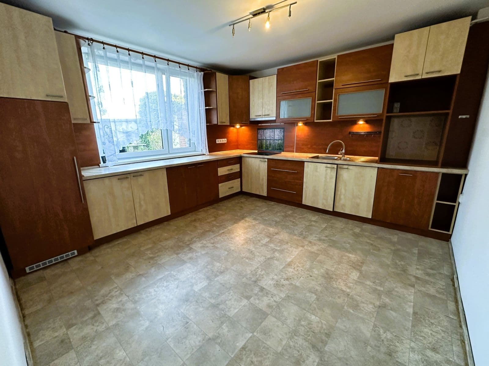 Predaj domu 234 m², pozemek 2.009 m², Božická, Šanov, Jihomoravský kraj Predaj domu 234 m², pozemek 2.009 m², Božická, Šanov, Jihomoravský kraj