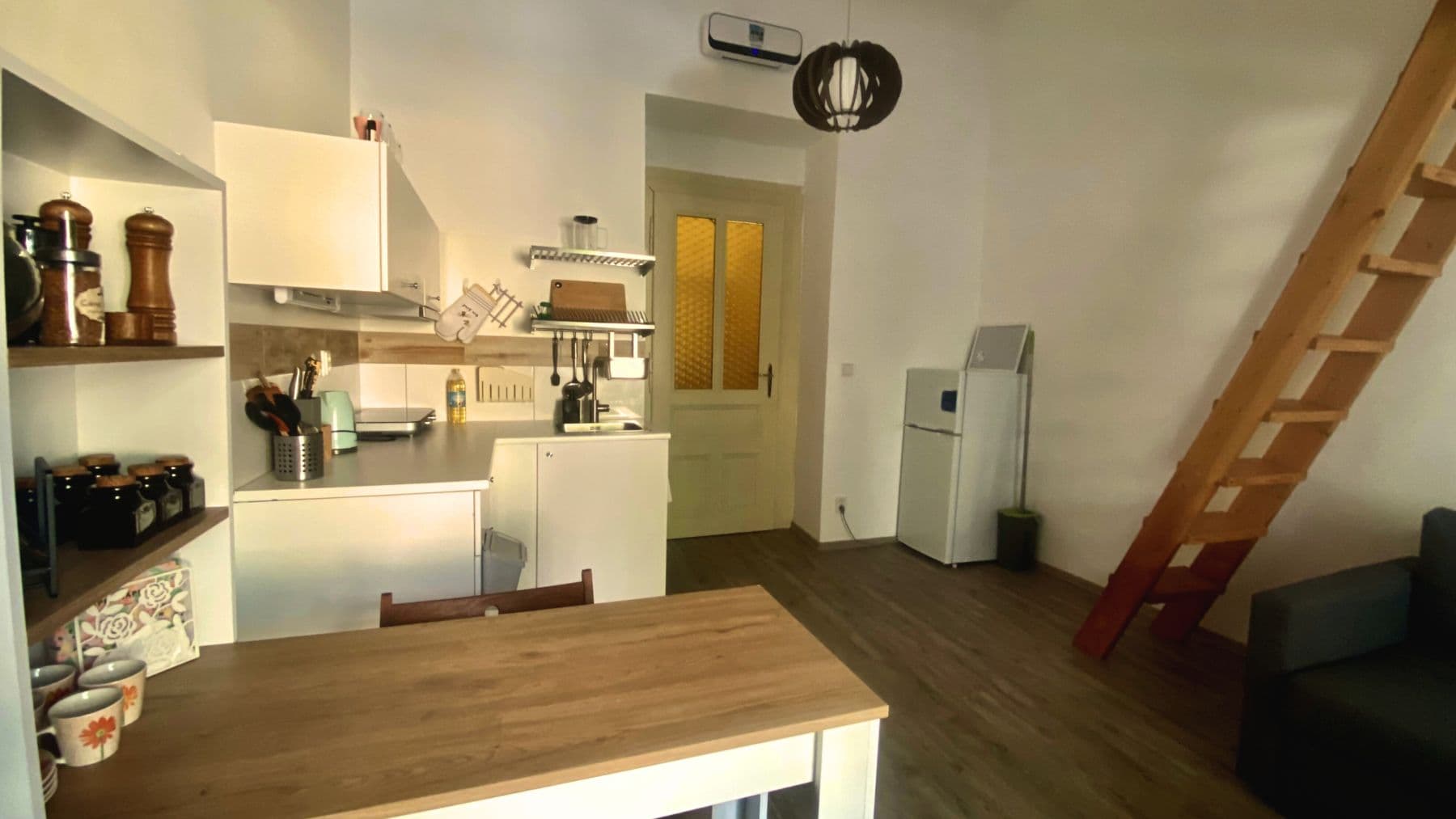 Prenájom bytu 19 m², Lucemburská, Praha, Praha Prenájom bytu 19 m², Lucemburská, Praha, Praha
