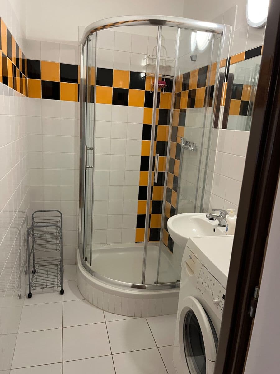 Prenájom bytu 2-izbový 45 m², Chabařovická, Praha, Praha Prenájom bytu 2-izbový 45 m², Chabařovická, Praha, Praha