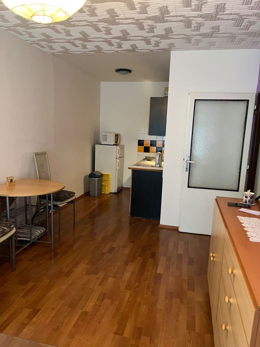 Prenájom bytu 2-izbový 45 m², Chabařovická, Praha, Praha Prenájom bytu 2-izbový 45 m², Chabařovická, Praha, Praha