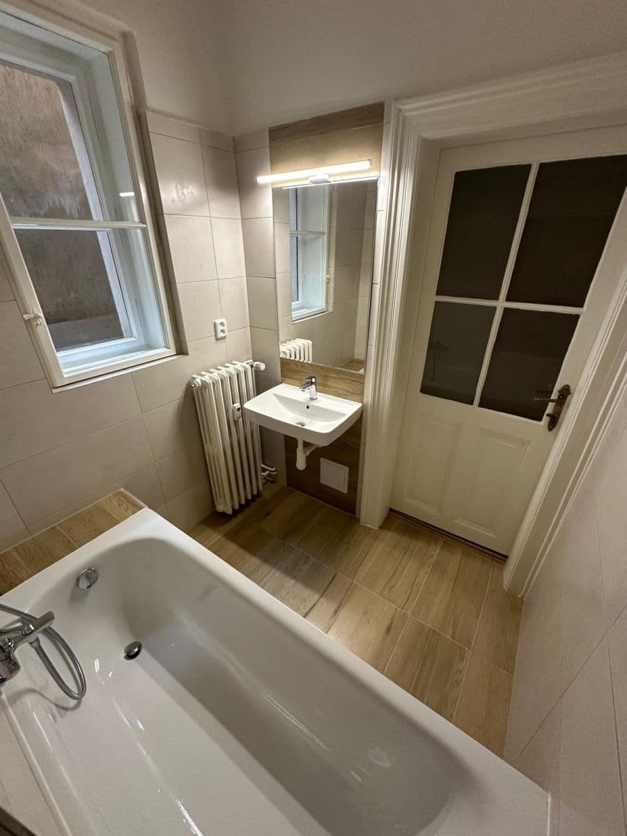 Prenájom bytu 3-izbový 72 m², Soukenická, Praha, Praha Prenájom bytu 3-izbový 72 m², Soukenická, Praha, Praha