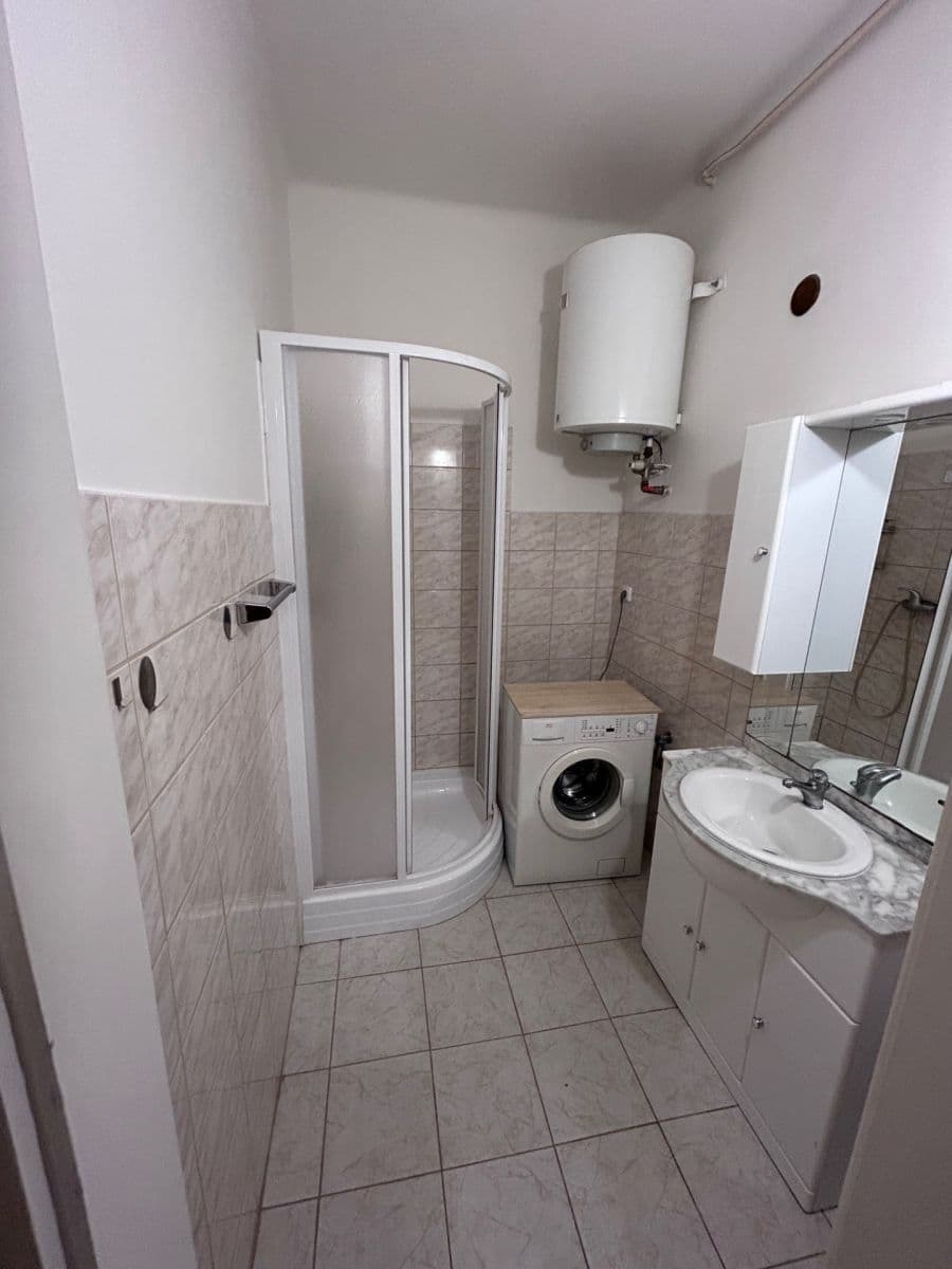 Prenájom bytu 2-izbový 55 m², Špitálská, Praha, Praha Prenájom bytu 2-izbový 55 m², Špitálská, Praha, Praha