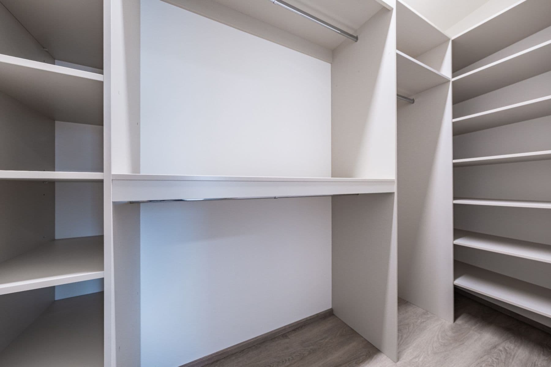 Prenájom bytu 3-izbový 72 m², Výstavní, Praha, Praha Prenájom bytu 3-izbový 72 m², Výstavní, Praha, Praha