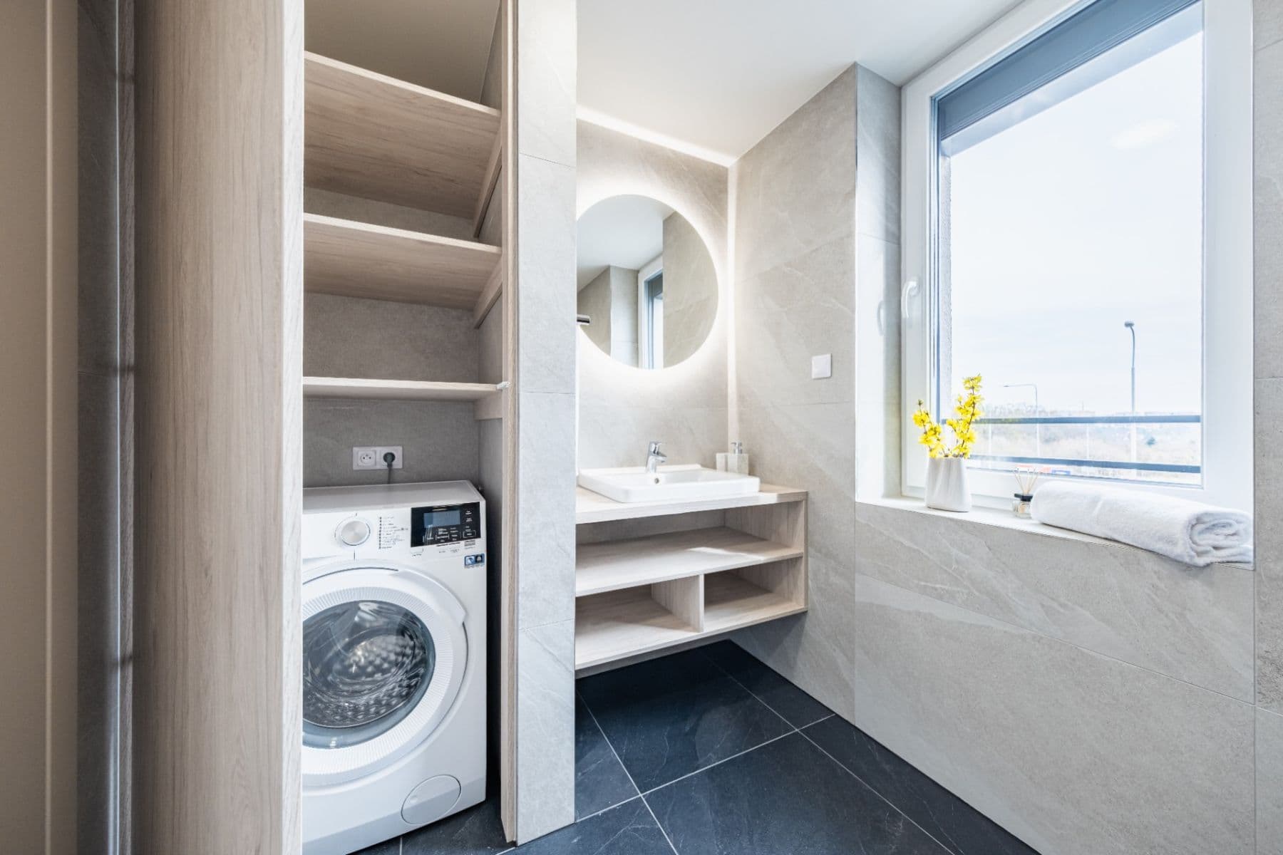 Prenájom bytu 3-izbový 72 m², Výstavní, Praha, Praha Prenájom bytu 3-izbový 72 m², Výstavní, Praha, Praha