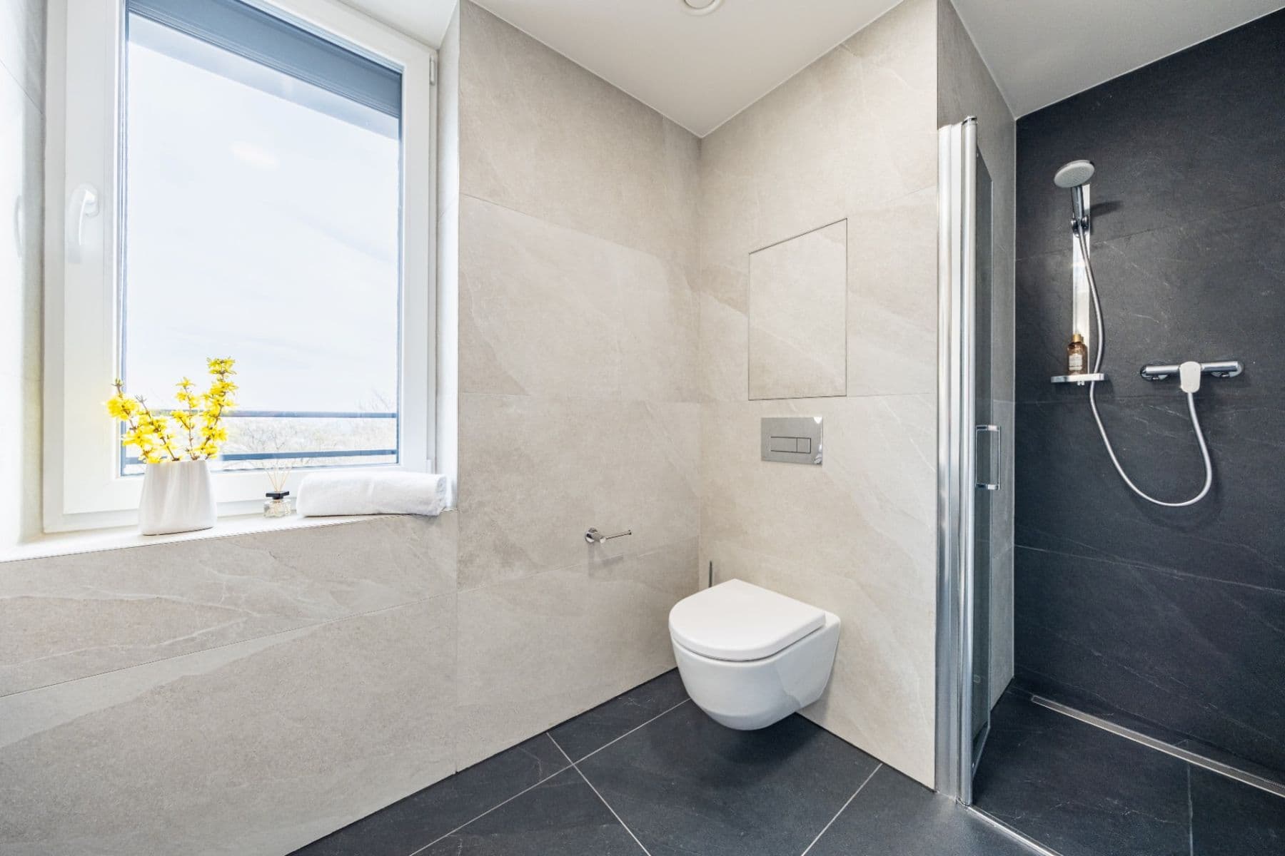 Prenájom bytu 3-izbový 72 m², Výstavní, Praha, Praha Prenájom bytu 3-izbový 72 m², Výstavní, Praha, Praha