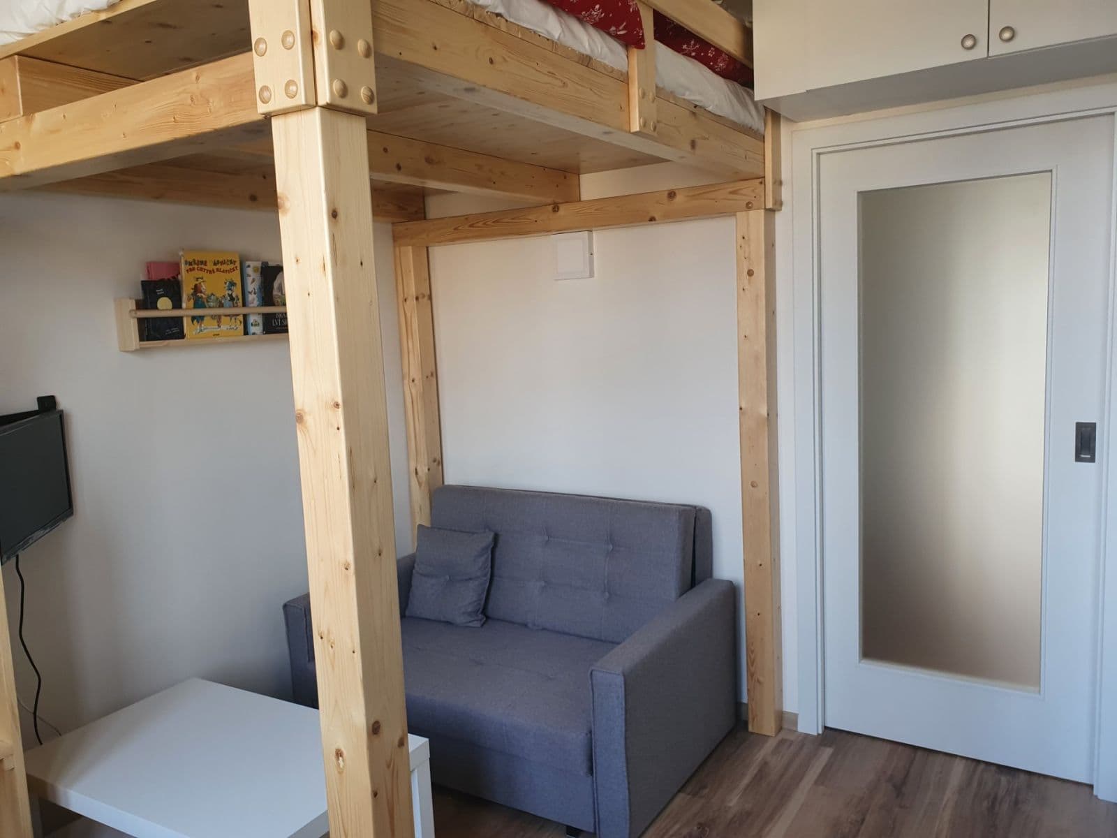 Prenájom bytu 1-izbový 21 m², náměstí Dr. Václava Holého, Praha, Praha Prenájom bytu 1-izbový 21 m², náměstí Dr. Václava Holého, Praha, Praha