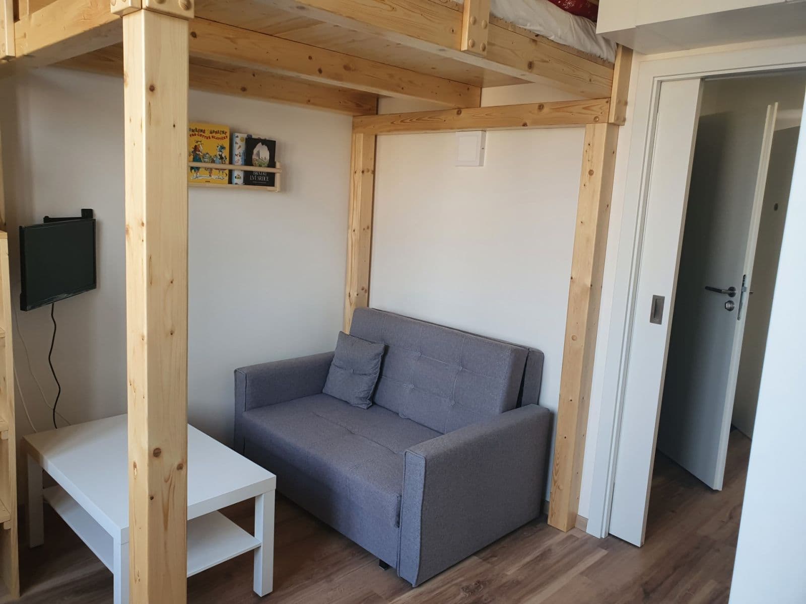 Prenájom bytu 1-izbový 21 m², náměstí Dr. Václava Holého, Praha, Praha Prenájom bytu 1-izbový 21 m², náměstí Dr. Václava Holého, Praha, Praha